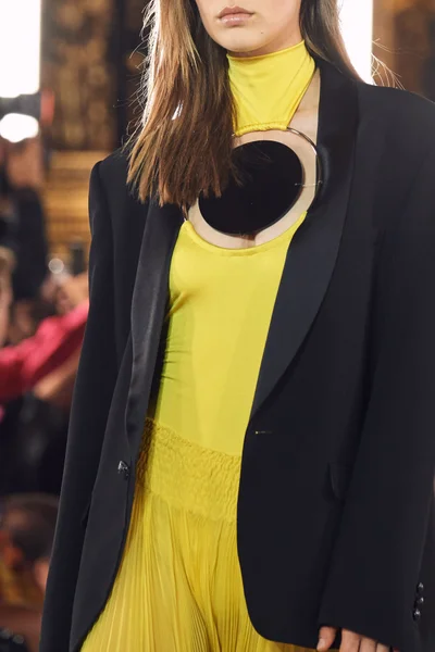 Look 97